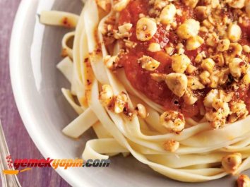 Fındıklı ve Domatesli Tagliatelle