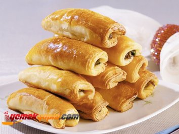PATATESLİ VE KIYMALI BÖREK