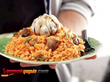 SARIMSAKLI VE KUZU ETLİ PİLAV