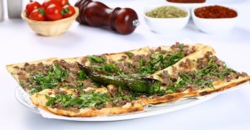 Nefis Konya etli ekmek tarifi