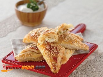 BEYAZ PEYNİRLİ BÖREK