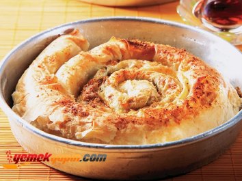 ISPANAKLI VE BEYAZPEYNİRLİ BÖREK