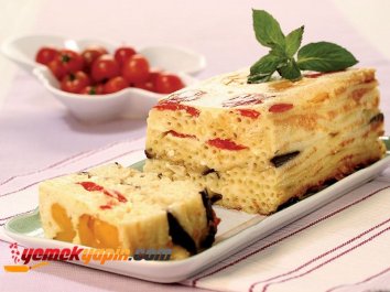 PATLICANLI MAKARNA BÖREĞİ