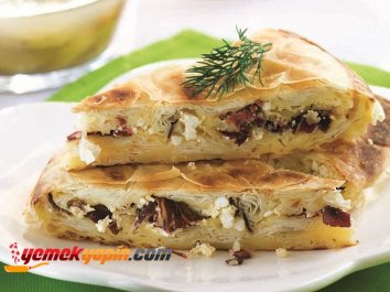 PASTIRMALI VE ÜÇ PEYNİRLİ BÖREK