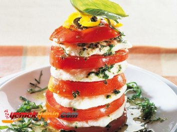 PESTO SOSLU DOMATES KULESİ