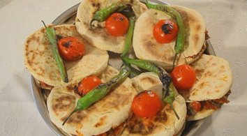 Bazlama Kebabı