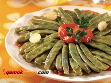 ZEYTİNYAĞLI TAZE FASULYE DİZME