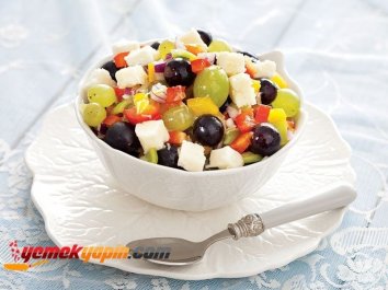 Üzümlü Salata