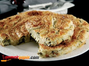 ISPANAKLI VE PEYNİRLİ RULO BÖREK