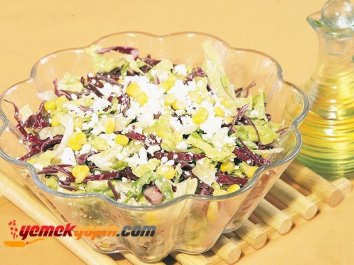 Tulum Peynirli Kış Salatası