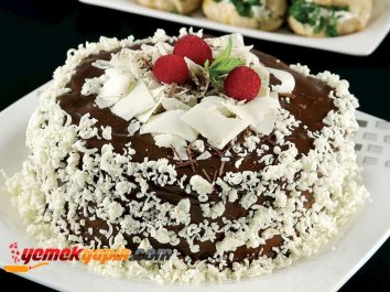 ÇİKOLATALI ŞERİT PASTA