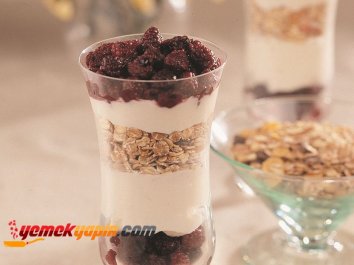 AHUDUDULU VE MÜSLİLİ KREMA