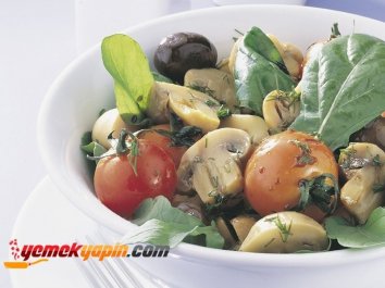 Rokalı Mantar Salatası