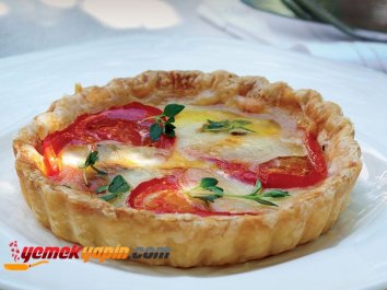 MOZZARELLA PEYNİRLİ VE DOMATESLİ TART