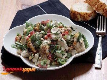 Mayonezli Tavuk Salatası