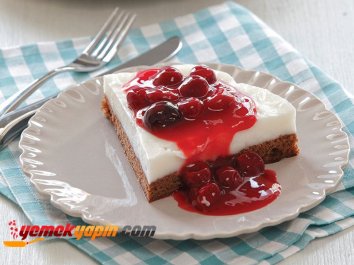 VİŞNE SOSLU SU MUHALLEBİSİ PASTASI