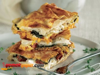 HAVUÇLU VE ISPANAKLI BÖREK