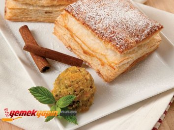 MUZLU VE FISTIK EZMELİ ÇITIR TATLI HAMURLAR
