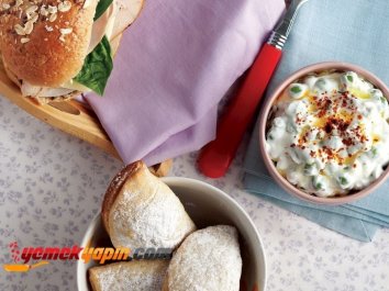 YOĞURTLU BEZELYE SALATASI