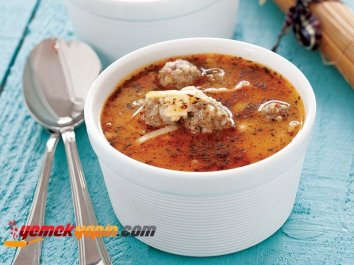 Köfteli Erişte Çorbası