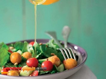 Ilık Peynirli ve Bal Soslu Salata