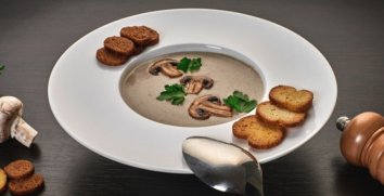 Çok Lezzetli Kremalı Dağ Mantarı Çorbası Tarifi