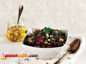 SİYAH PİRİNÇ SALATASI