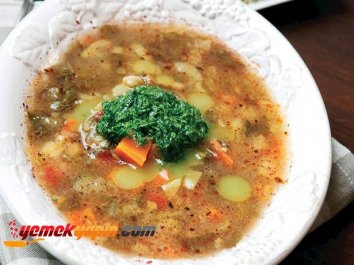 Pesto Soslu Sebze Çorbası