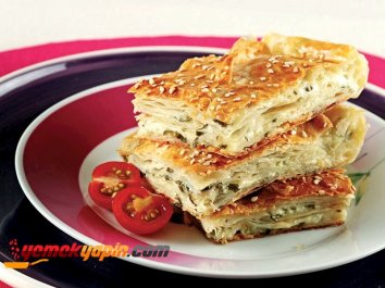 KREMALI VE ÜÇ PEYNİRLİ BÖREK