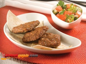 Yufka Ekmekli Satır Köfte