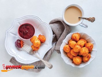 VİŞNE SOSLU LORLU HAMUR TOPLARI