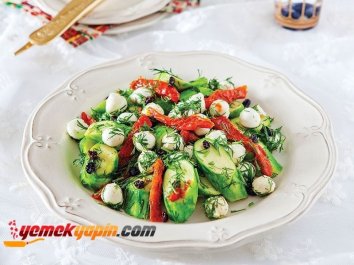 MOZZARELLA PEYNİRLİ KABAK SALATASI
