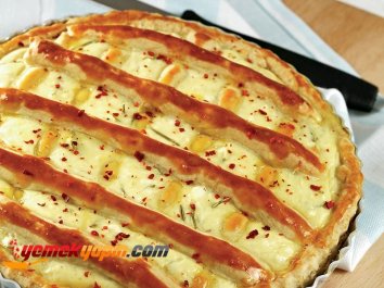BİBERİYELİ VE PEYNİRLİ TART