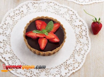 ÇİLEKLİ ÇİKOLATALI TART