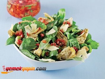 Domates Soslu Enginar Kalbi Salatası