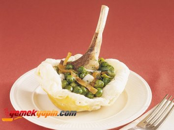 MİLFÖY KASESİNDE SEBZELİ KUZU PİRZOLA