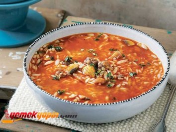 Kestaneli Ve Köfteli Arpa Şehriye Çorbası