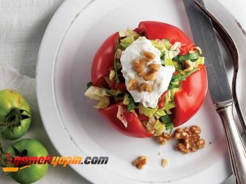 Domates Kasesinde Salata