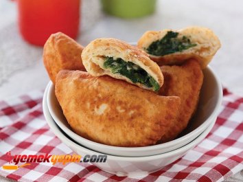 BEŞAMEL SOSLU ISPANAKLI BÖREK