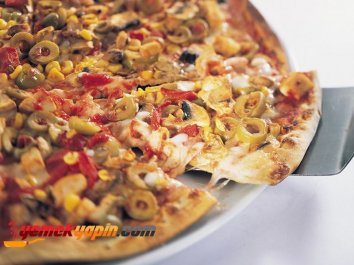 TAVUKLU VE MANTARLI PİZZA