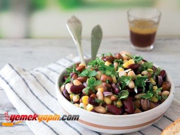 ÜÇ FASULYE SALATASI
