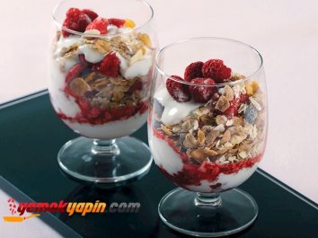 FRAMBUAZ VE MÜSLİLİ TATLI