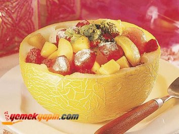 Kavun Kasesinde Meyve Salatası
