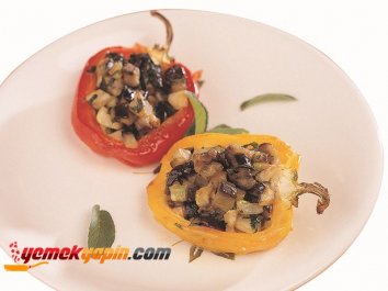 Akdeniz Usulü Sebzeli Biber Dolma