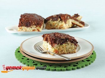 İKİ RENKLİ MEYVELİ KEK