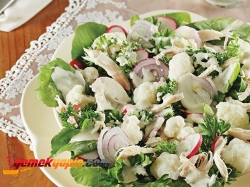 Karnabaharlı Tavuklu Salata