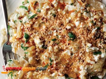 Peynirli Közlenmiş Patlıcan Salatası