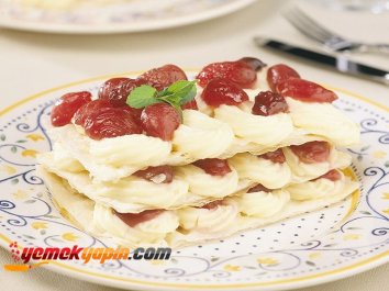 KİRAZLI MİLFÖY PASTA