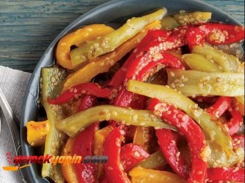 KÖZLENMİŞ BİBER SALATASI
