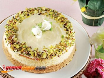 BEYAZ ÇİKOLATA SOSLU CHEESECAKE